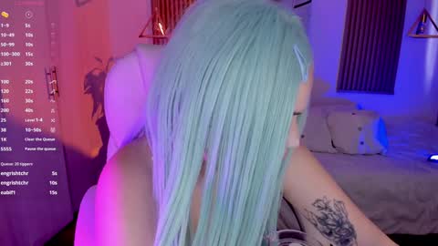 Kendall online show from December 12, 2024, 7:04 pm