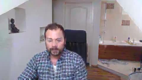 Snapshot of gintonik89 chatting on February 14, 2025, 1:51 pm gintonik89 online show from February 14, 2025, 1:51 pm