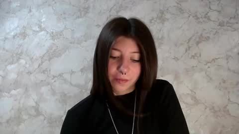 girl_cute007 online show from April 5, 2026, 9:12 pm