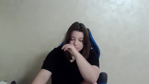 Snapshot of girl_leya chatting on December 31, 2024, 5:55 am girl_leya online show from December 31, 2024, 5:55 am