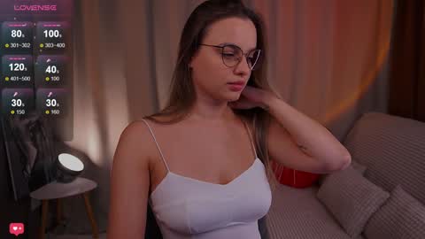 Snapshot of girl_peach_ chatting on February 4, 2025, 7:22 pm Kate online show from February 4, 2025, 7:22 pm