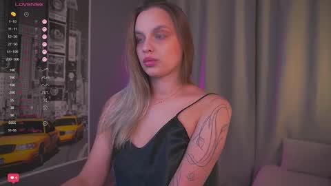 Snapshot of girl_peach_ chatting on November 28, 2025, 7:27 pm Kate online show from November 28, 2025, 7:27 pm