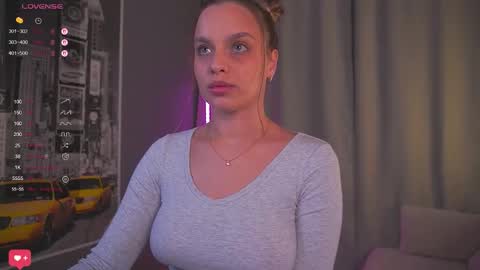 Snapshot of girl_peach_ chatting on December 4, 2025, 6:27 pm Kate online show from December 4, 2025, 6:27 pm