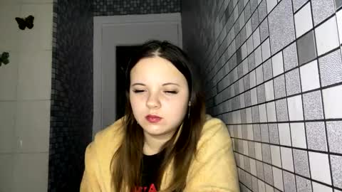 girl_shy07 online show from December 13, 2025, 8:14 pm