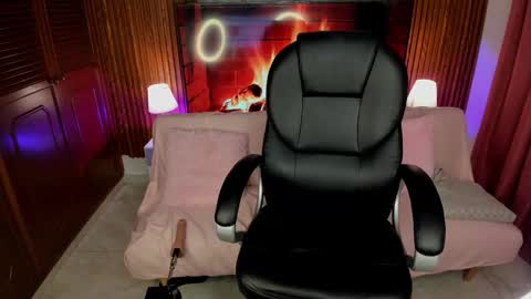 Snapshot of girlmia07 chatting on February 4, 2026, 9:37 am Isabella online show from February 4, 2026, 9:37 am