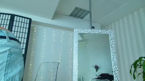 Snapshot of girlnextd00r_ chatting on February 19, 2025, 1:28 pm Hanna online show from February 19, 2025, 1:28 pm