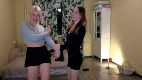 Snapshot of girls_n_roses chatting on October 16, 2025, 4:30 pm Nicky and Eva go hard  online show from October 16, 2025, 4:30 pm