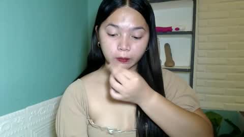 Rhaine online show from December 19, 2025, 7:54 pm