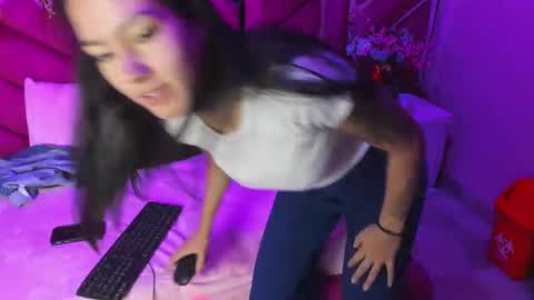 Snapshot of gisell_squirt chatting on October 15, 2025, 11:43 am gisell_squirt online show from October 15, 2025, 11:43 am