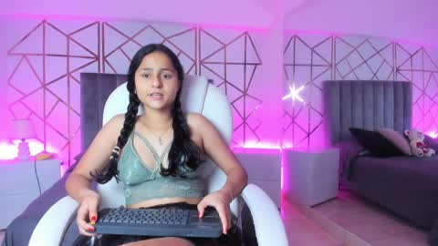 GISELLE ROLDAN online show from February 17, 2025, 11:44 am