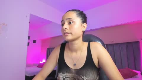 GISELLE ROLDAN online show from April 1, 2026, 4:13 am