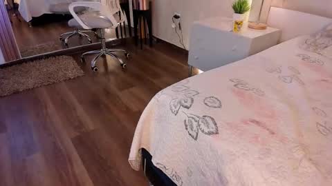 Giselle Tompos online show from March 22, 2026, 2:26 am