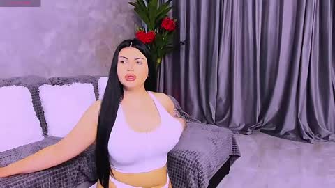 Giulia online show from April 18, 2026, 3:21 am