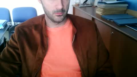 giuseppevai1 online show from November 8, 2025, 10:37 am