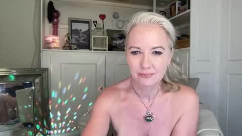 Gl1tter Barbie online show from November 2, 2025, 7:11 am