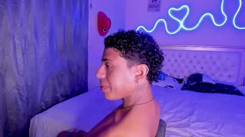 Snapshot of glader_guy chatting on November 10, 2025, 10:31 pm only for you bby online show from November 10, 2025, 10:31 pm