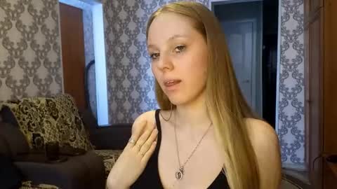 Snapshot of gladissoter chatting on February 19, 2026, 7:37 am Violetta online show from February 19, 2026, 7:37 am