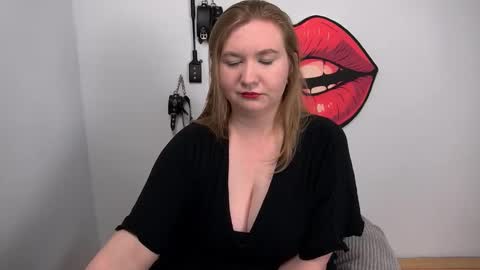 Snapshot of glamorousnikki chatting on September 13, 2025, 11:32 am Nikki online show from September 13, 2025, 11:32 am