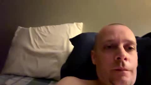 Snapshot of glenclark20 chatting on September 18, 2025, 4:09 pm glenclark20 online show from September 18, 2025, 4:09 pm