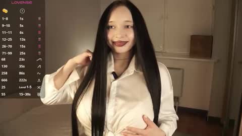 Sandra  online show from February 25, 2026, 6:39 pm