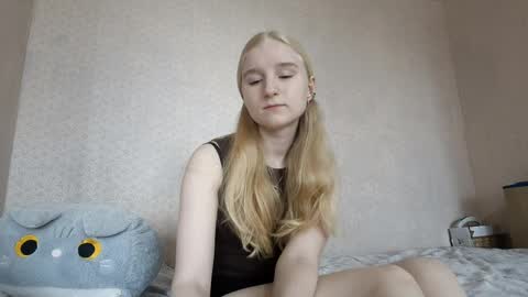 Snapshot of glennabeem chatting on April 8, 2026, 9:09 am Laura online show from April 8, 2026, 9:09 am