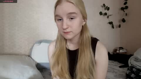 Snapshot of glennabeem chatting on May 18, 2026, 8:09 am Laura online show from May 18, 2026, 8:09 am