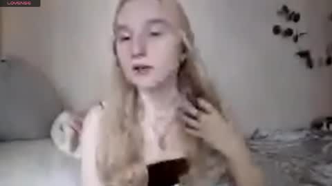 Snapshot of glennabeem chatting on May 20, 2026, 8:09 am Laura online show from May 20, 2026, 8:09 am
