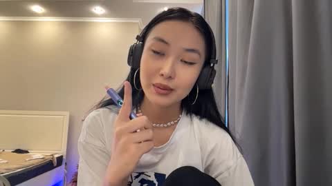 Mia online show from March 15, 2026, 11:16 am