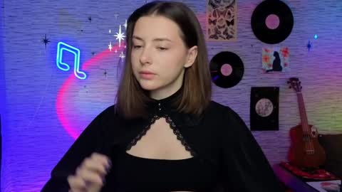 Snapshot of glo_lo chatting on December 3, 2024, 6:15 am Bye everybody Ill be online Monday December 2nd Saturday and Sunday off online show from December 3, 2024, 6:15 am