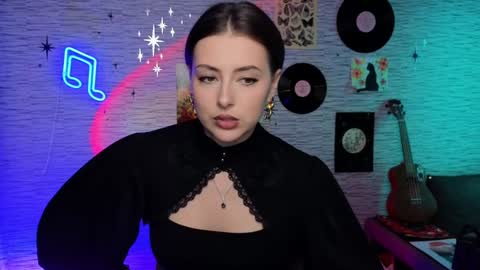 Snapshot of glo_lo chatting on December 4, 2024, 6:39 pm Bye everybody Ill be online Monday December 2nd Saturday and Sunday off online show from December 4, 2024, 6:39 pm