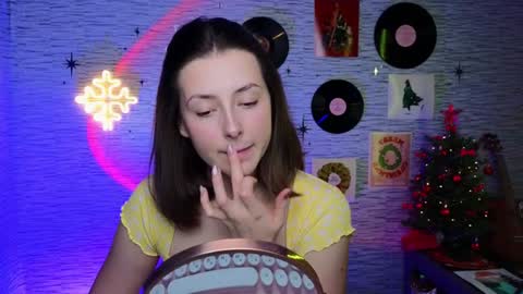 Snapshot of glo_lo chatting on December 18, 2024, 2:38 pm Bye everybody Ill be online Monday December 2nd Saturday and Sunday off online show from December 18, 2024, 2:38 pm