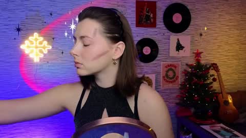 Snapshot of glo_lo chatting on December 20, 2024, 6:19 am Bye everybody Ill be online Monday December 2nd Saturday and Sunday off online show from December 20, 2024, 6:19 am