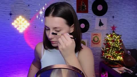 Snapshot of glo_lo chatting on January 10, 2025, 9:44 am Bye everybody Ill be online Monday December 2nd Saturday and Sunday off online show from January 10, 2025, 9:44 am