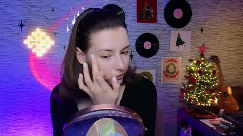 Snapshot of glo_lo chatting on January 17, 2025, 8:02 am Bye everybody Ill be online Monday December 2nd Saturday and Sunday off online show from January 17, 2025, 8:02 am