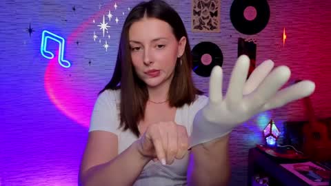 Snapshot of glo_lo chatting on February 4, 2025, 11:05 am Bye everybody Ill be online Monday December 2nd Saturday and Sunday off online show from February 4, 2025, 11:05 am