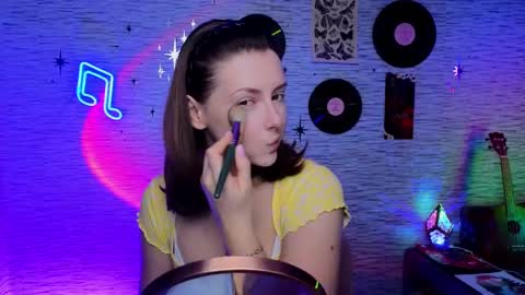 Snapshot of glo_lo chatting on February 7, 2025, 6:03 am Bye everybody Ill be online Monday December 2nd Saturday and Sunday off online show from February 7, 2025, 6:03 am