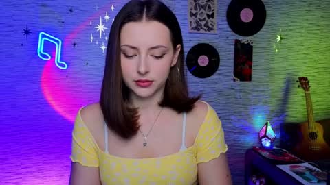 Snapshot of glo_lo chatting on February 7, 2025, 9:05 am Bye everybody Ill be online Monday December 2nd Saturday and Sunday off online show from February 7, 2025, 9:05 am