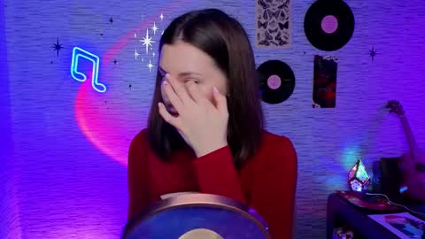 Snapshot of glo_lo chatting on February 11, 2025, 7:33 am Bye everybody Ill be online Monday December 2nd Saturday and Sunday off online show from February 11, 2025, 7:33 am