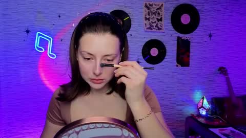 Snapshot of glo_lo chatting on February 18, 2025, 6:59 am Bye everybody Ill be online Monday December 2nd Saturday and Sunday off online show from February 18, 2025, 6:59 am