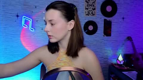 Snapshot of glo_lo chatting on February 25, 2025, 7:42 am Bye everybody Ill be online Monday December 2nd Saturday and Sunday off online show from February 25, 2025, 7:42 am