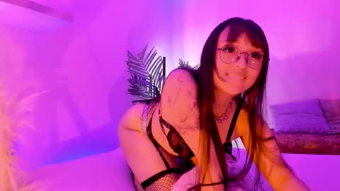 Mimi online show from October 1, 2025, 7:20 pm