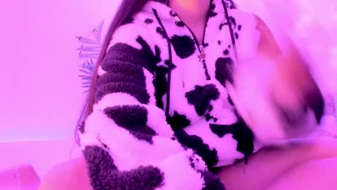 Mimi online show from October 11, 2025, 4:49 pm