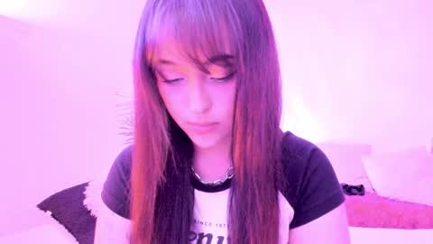 Mimi online show from December 17, 2025, 6:47 pm