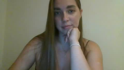 gloria954807 online show from July 5, 2026, 9:44 pm