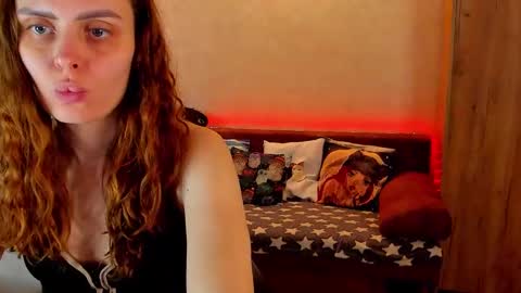 Snapshot of gloria_wood chatting on December 7, 2024, 9:22 pm Gloria Wood online show from December 7, 2024, 9:22 pm