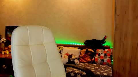 Snapshot of gloria_wood chatting on December 15, 2024, 10:04 pm Gloria Wood online show from December 15, 2024, 10:04 pm