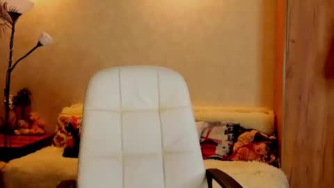 Snapshot of gloria_wood chatting on March 1, 2025, 7:26 pm Gloria Wood online show from March 1, 2025, 7:26 pm