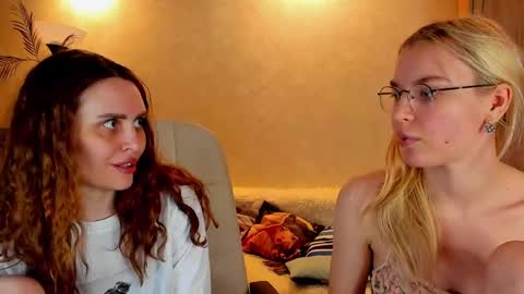 Snapshot of gloria_wood chatting on March 12, 2025, 6:44 pm Gloria Wood online show from March 12, 2025, 6:44 pm
