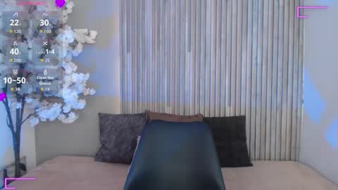 glory_girl online show from November 19, 2025, 3:01 pm