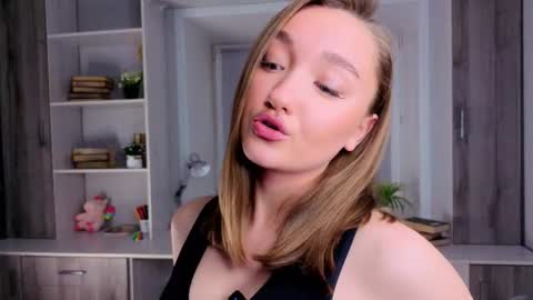 Mary  online show from November 3, 2025, 11:33 am